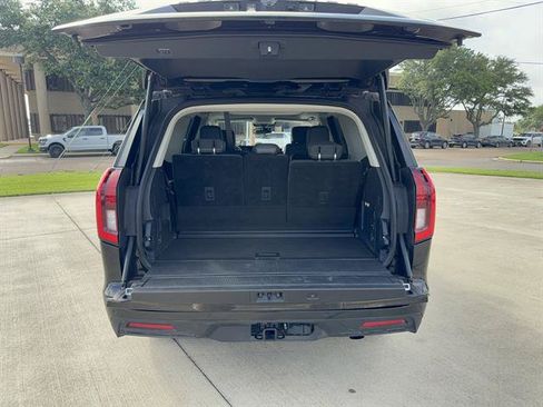 Used 2025 Ford Expedition Active AWD/4WD image 6