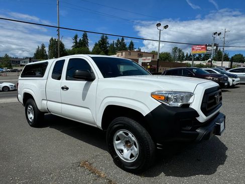 Used 2022 Toyota Tacoma SR RWD image 3