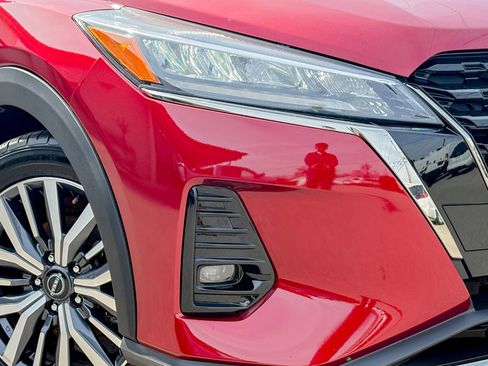 Used 2023 Nissan Kicks SR w/ SR Premium Package image 3