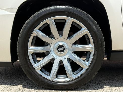 Used 2013 Cadillac Escalade Platinum AWD/4WD image 28