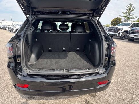 Used 2023 Jeep Compass Limited w/ Elite Group AWD/4WD image 4