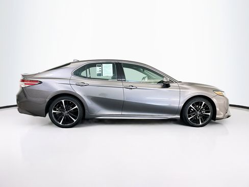 Used 2019 Toyota Camry XSE FWD image 10