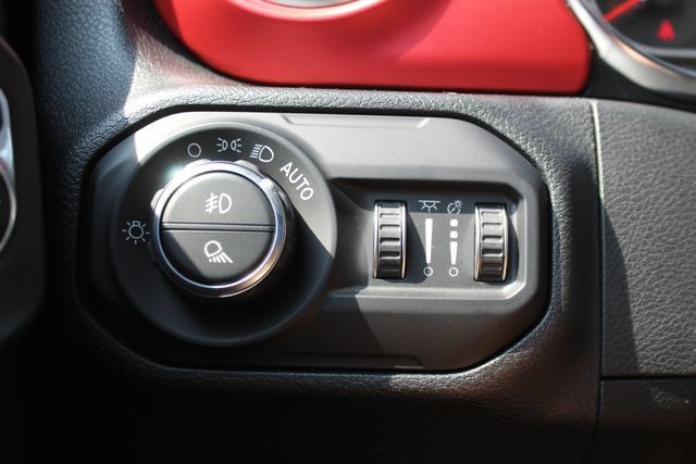 Used 2021 Jeep Gladiator Rubicon AWD/4WD image 17