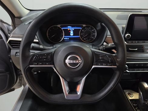 Used 2024 Nissan Altima 2.5 SV AWD/4WD image 19
