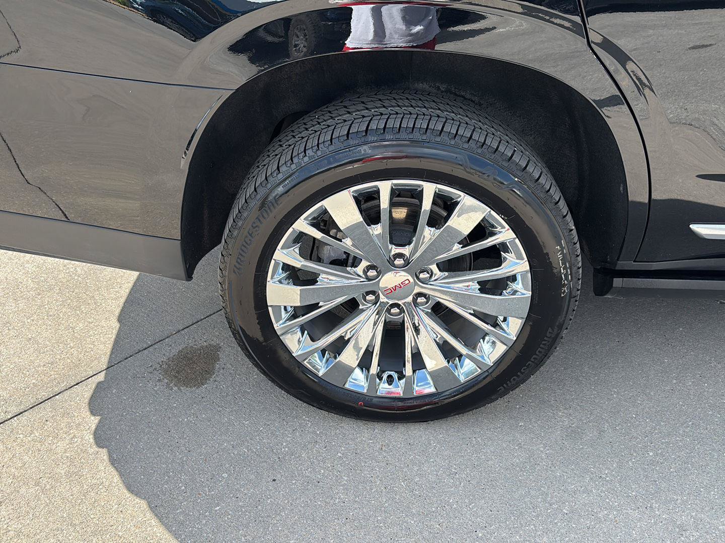 Used 2026 GMC Yukon Denali w/ Sun & Power Step Package AWD/4WD image 12