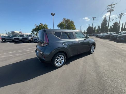 Used 2025 Kia Soul LX w/ LX Technology Package FWD image 14