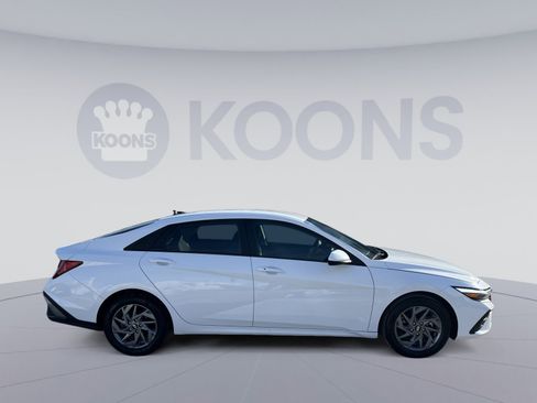 Used 2024 Hyundai Elantra SEL image 8