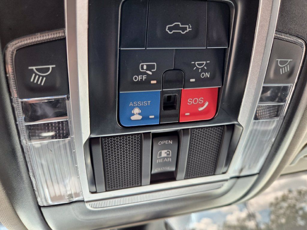 Used 2024 RAM 3500 Laramie AWD/4WD image 32