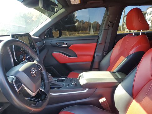 Used 2023 Toyota Highlander XSE image 17