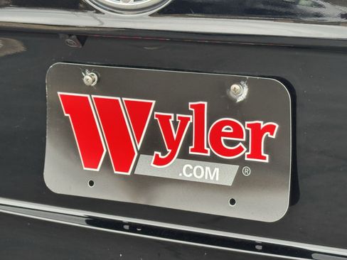 Used 2023 Toyota Highlander LE image 47