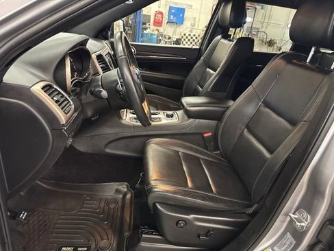 Used 2017 Jeep Grand Cherokee Limited AWD/4WD image 11