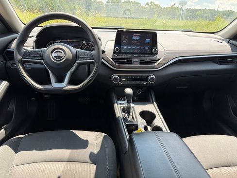 Used 2025 Nissan Altima 2.5 SV FWD image 22