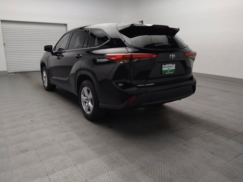 Used 2022 Toyota Highlander L FWD image 5