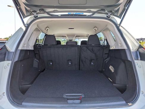Used 2025 Nissan Rogue S AWD/4WD image 29