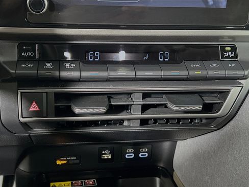 Used 2025 Toyota Camry LE image 26