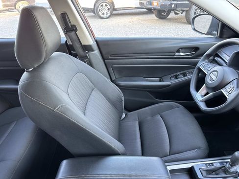 Used 2024 Nissan Altima 2.5 SV image 8