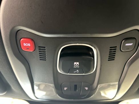 Used 2019 Jeep Renegade Limited w/ Quick Order Package 22P AWD/4WD image 7