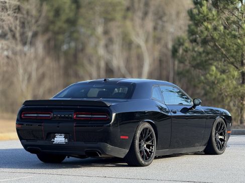 Used 2016 Dodge Challenger SRT Hellcat image 10