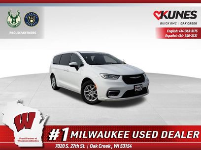Used 2023 Chrysler Pacifica Touring