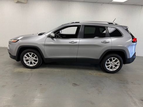 Used 2014 Jeep Cherokee Latitude FWD image 2
