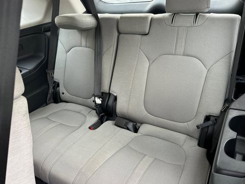 Used 2023 Honda Pilot LX image 19