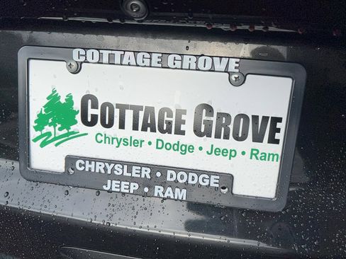 Used 2022 Chrysler Pacifica Touring-L image 8