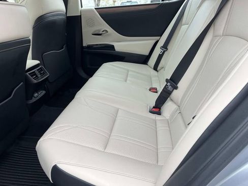 Used 2024 Lexus ES 300h w/ Technology Package image 21