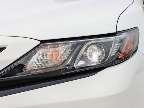 Used 2023 Toyota Camry SE image 12