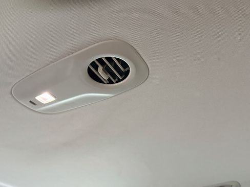 Used 2024 Chrysler Pacifica Touring-L FWD image 27