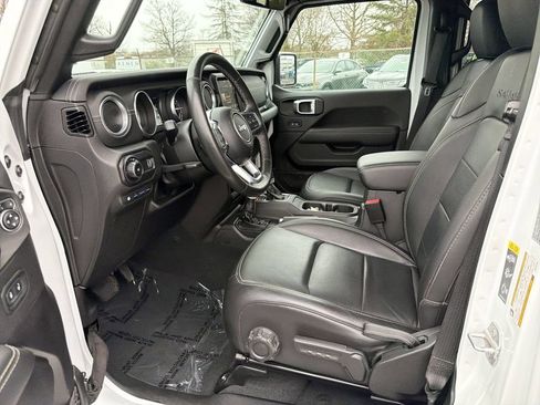 Used 2023 Jeep Wrangler Unlimited Sahara w/ Cold Weather Group AWD/4WD image 12