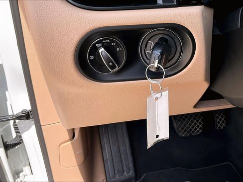 Used 2021 Porsche Macan AWD/4WD image 32