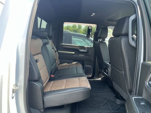 Used 2024 Chevrolet Silverado 2500 High Country w/ High Country Premium Package AWD/4WD image 4