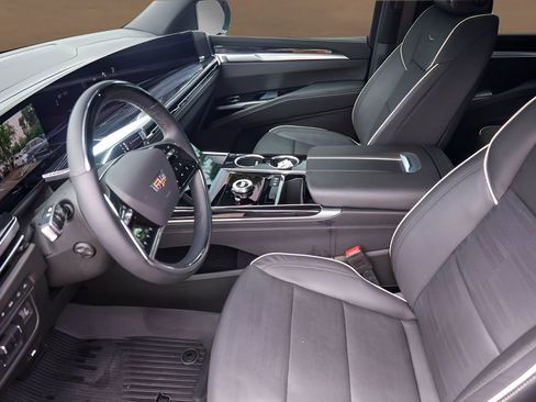 Certified 2025 Cadillac Escalade Sport w/ Touring Package AWD/4WD image 9