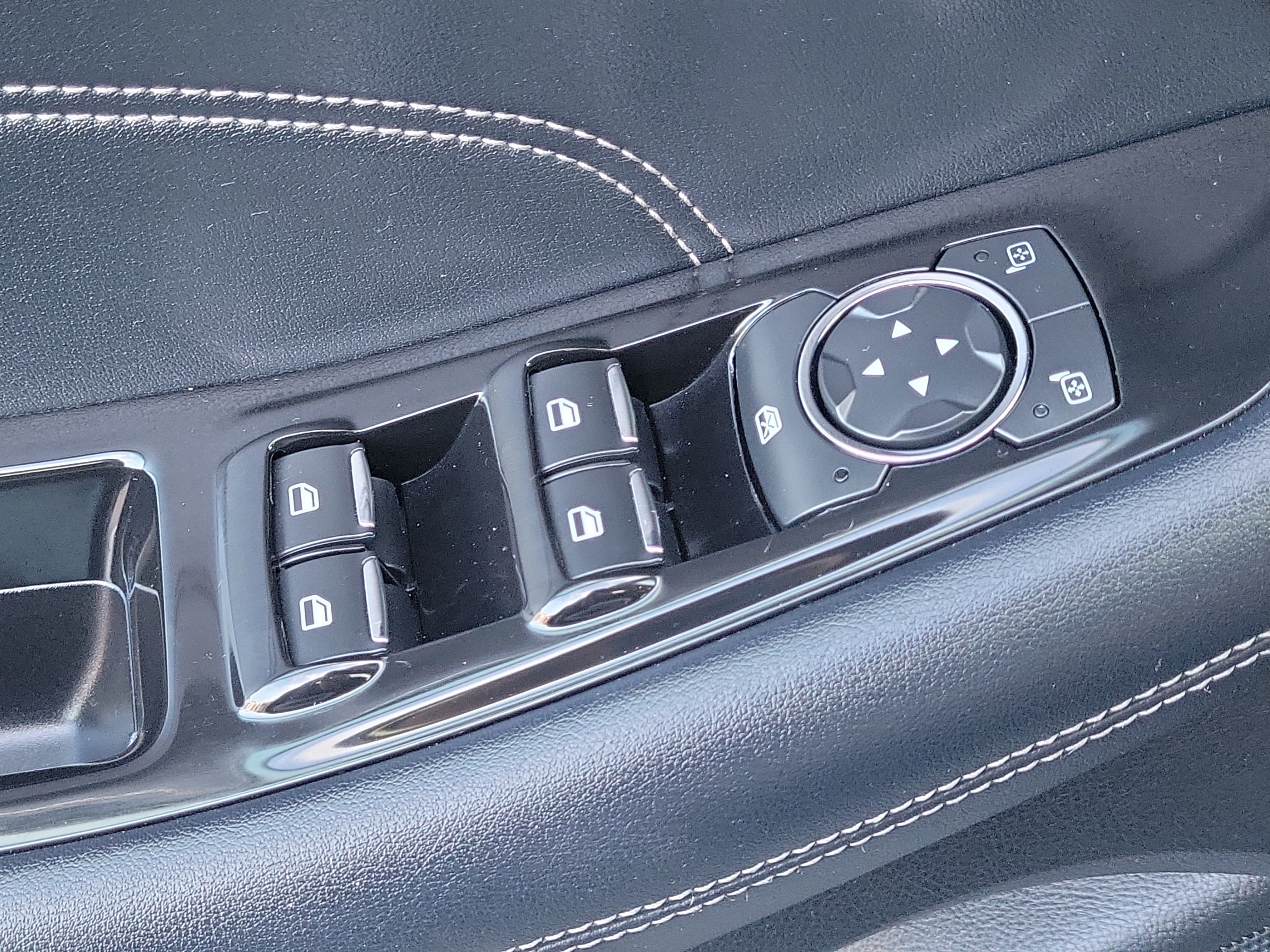 Used 2019 Ford Edge Titanium w/ Equipment Group 301A FWD image 32