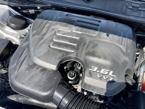 Used 2015 Dodge Challenger SXT RWD image 29