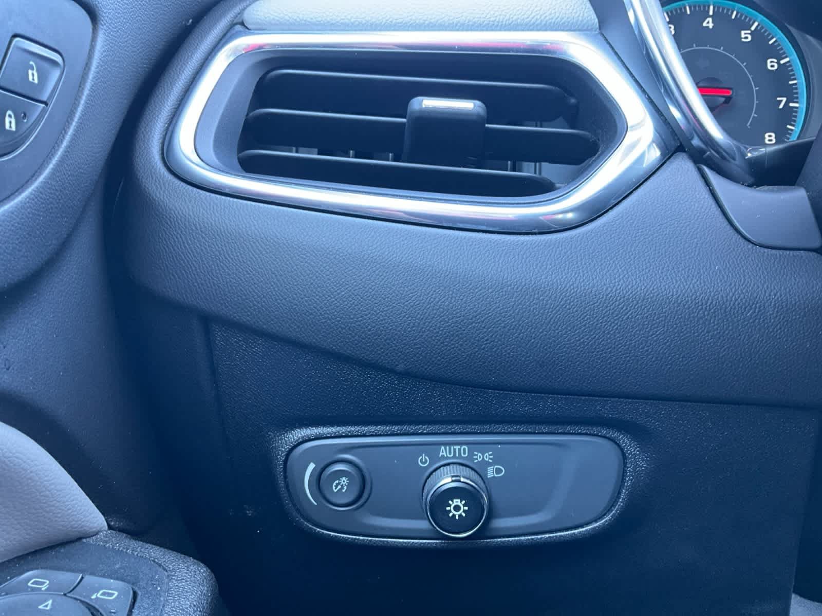 Used 2018 Chevrolet Equinox LS FWD image 16