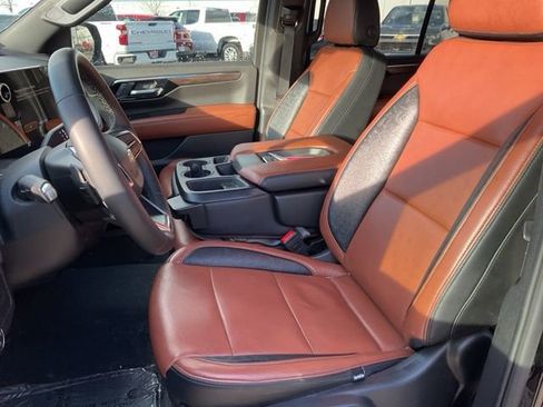 Used 2025 Chevrolet Tahoe LS image 23