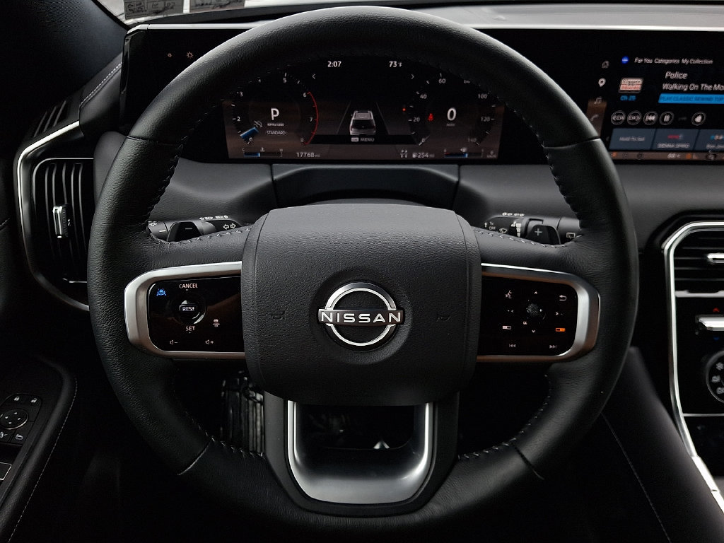 Used 2025 Nissan Armada SL AWD/4WD image 23