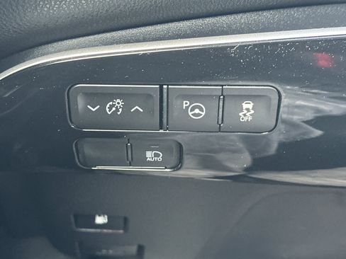 Certified 2022 Toyota Prius LE image 43