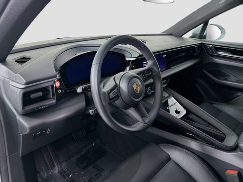 Certified 2025 Porsche Macan Electric RWD image 4