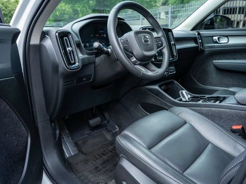 Used 2024 Volvo XC40 B5 Plus AWD/4WD image 10