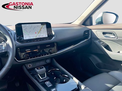 Used 2023 Nissan Rogue SL w/ SL Premium Package image 32