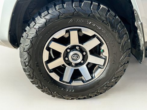 Used 2021 Toyota 4Runner TRD Off-Road AWD/4WD image 11
