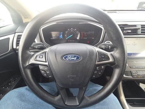 Used 2020 Ford Fusion SE FWD image 37
