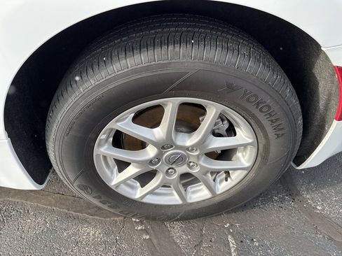 Used 2024 Chrysler Pacifica Touring-L image 25