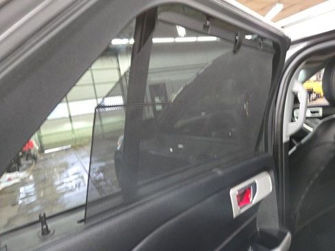 Used 2022 Ford Explorer Limited w/ Limited Technology Package image 47