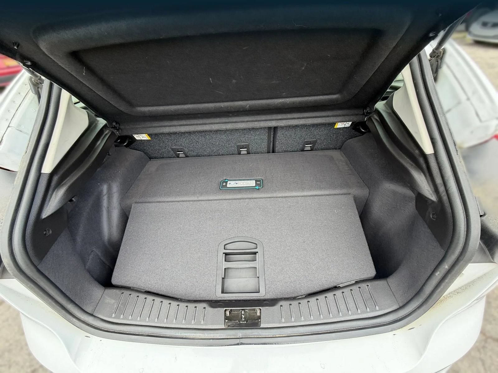Used 2018 Ford Focus Electric Hatchback FWD image 18