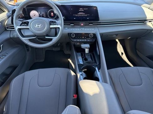 Certified 2025 Hyundai Elantra SEL w/ Cargo Package image 4