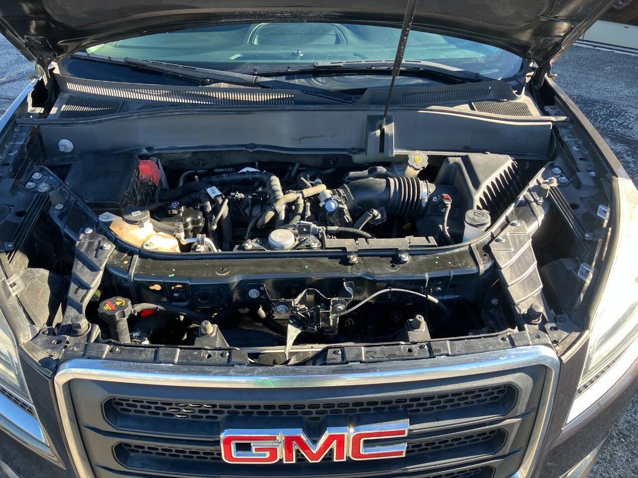 Used 2015 GMC Acadia SLE AWD/4WD image 25