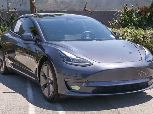 Used 2023 Tesla Model 3 Standard Range RWD image 3
